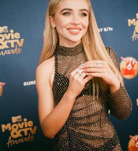 Sabrina Carpenter Cosmetic Surgery Body