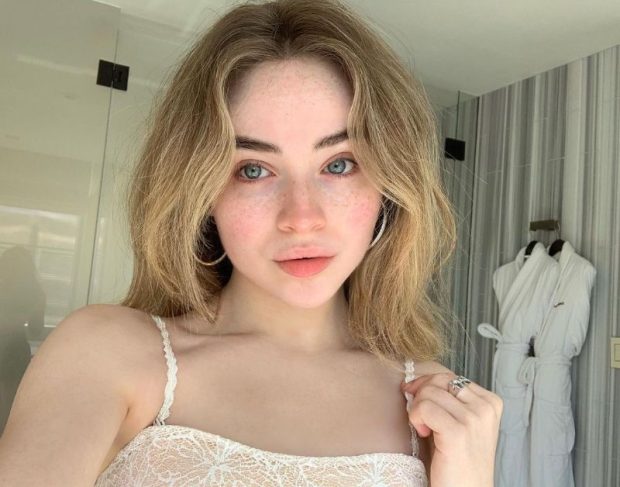 What Plastic Surgery Has Sabrina Carpenter Gotten? Body Measurements and Wiki