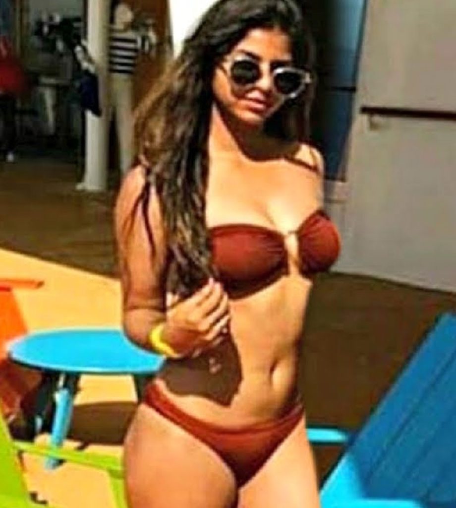 Suhana Khan Plastic Surgery Body